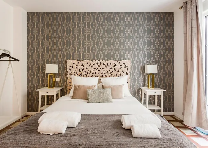 180 Eden, Luxury At Sacre Coeur Апартаменты