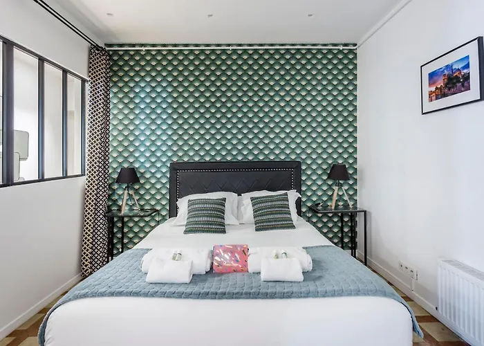 180 Eden, Luxury At Sacre Coeur Апартаменты *