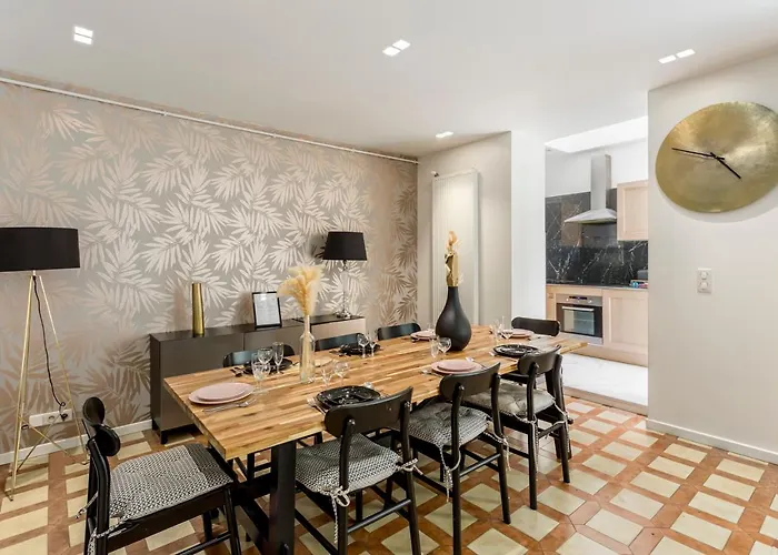 180 Eden, Luxury At Sacre Coeur Апартаменты