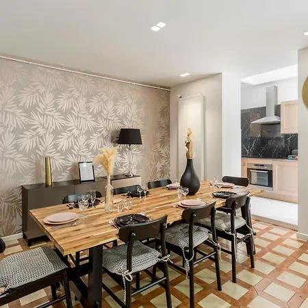 180 Eden, Luxury At Sacre Coeur Apartmán