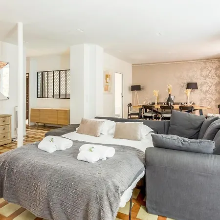 180 Eden, Luxury At Sacre Coeur 아파트